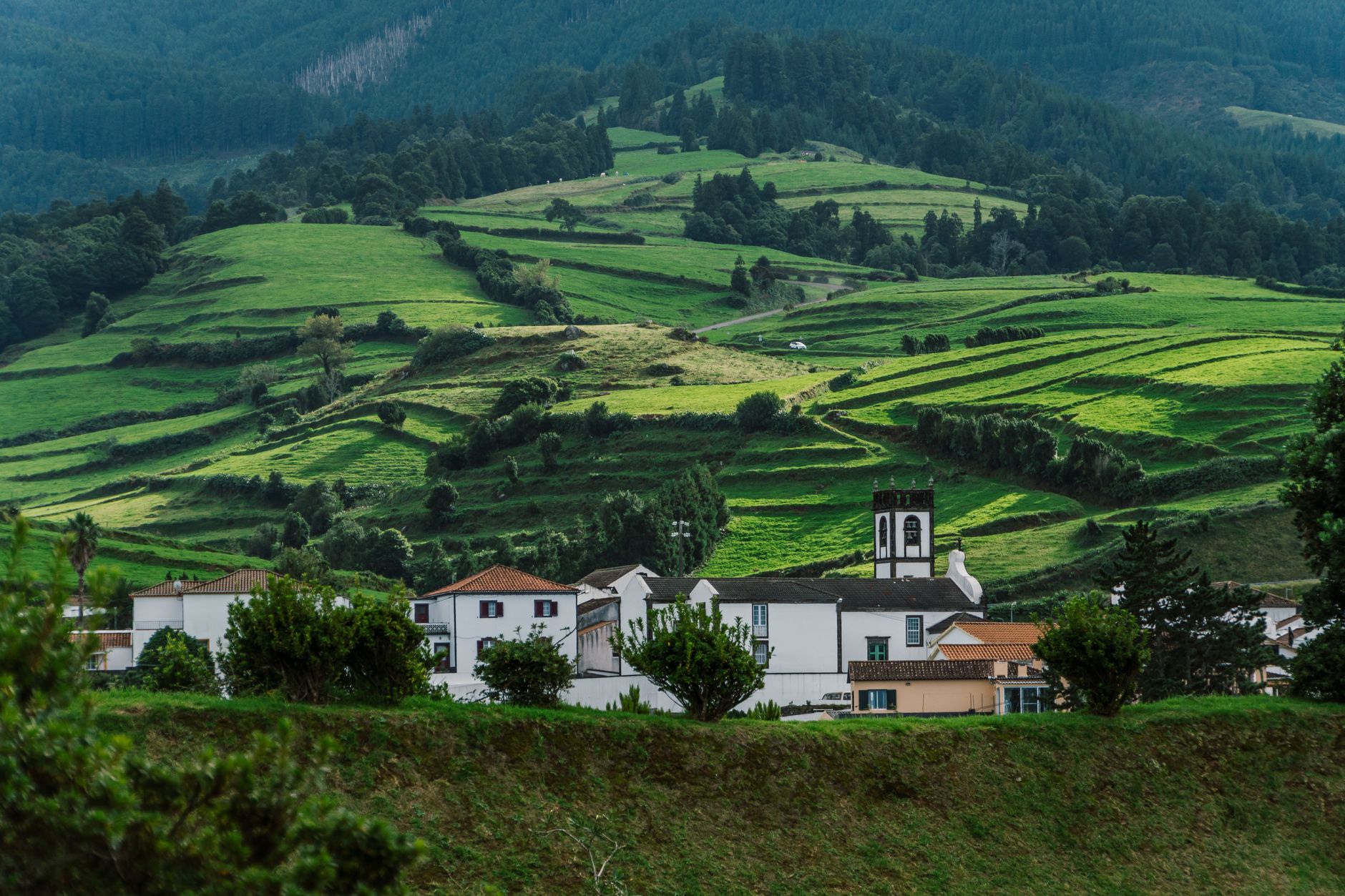 Um centro de saúde moderno nos Açores onde os residentes se registam no sistema público de saúde.