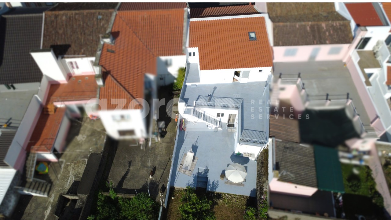 Rooftops and neighbourhood