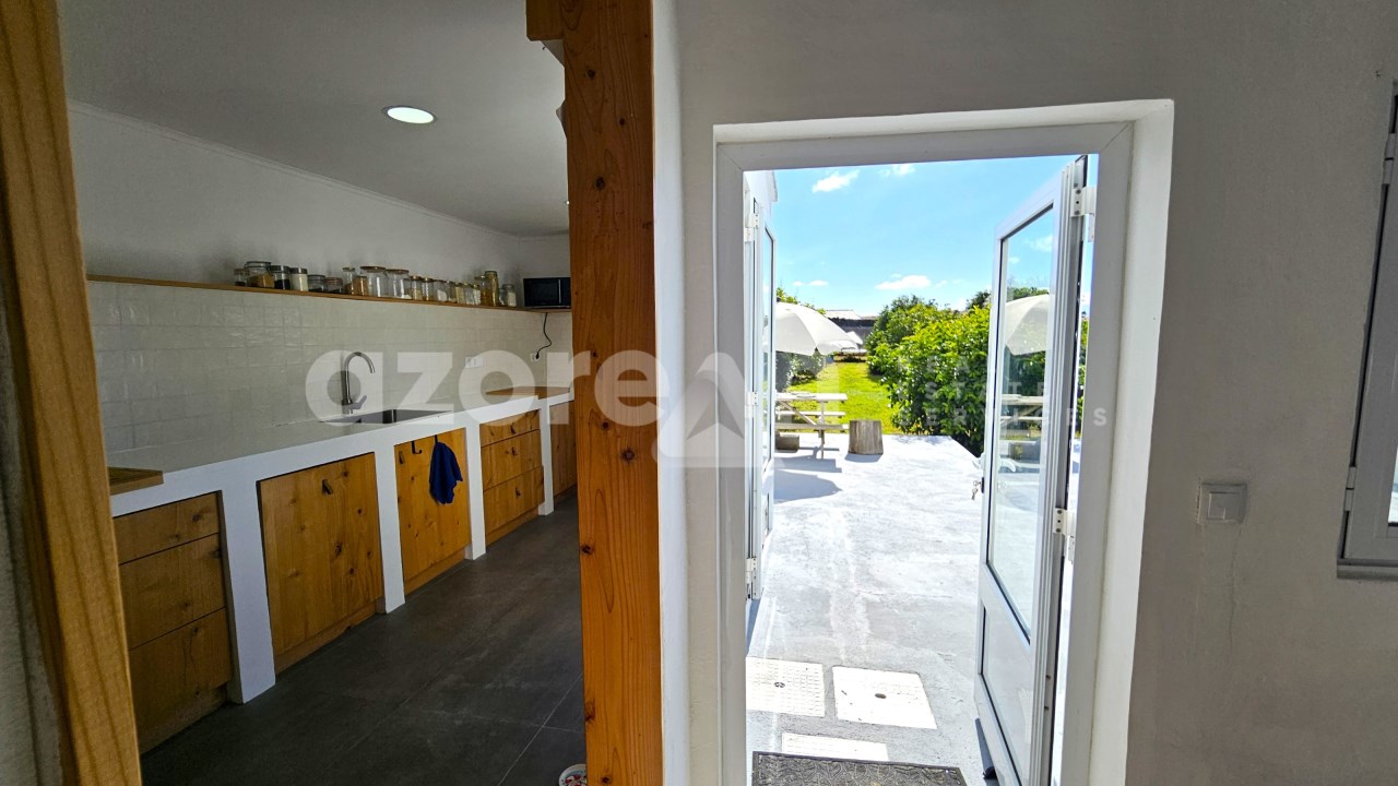 Kitchen opening onto the terrace